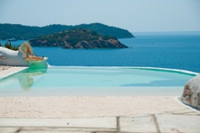 Villa Arios, pool, jacuzzi and sea