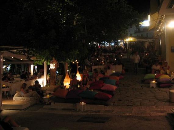 'Skiathos Town - street of cushions' - Σκιαθος
